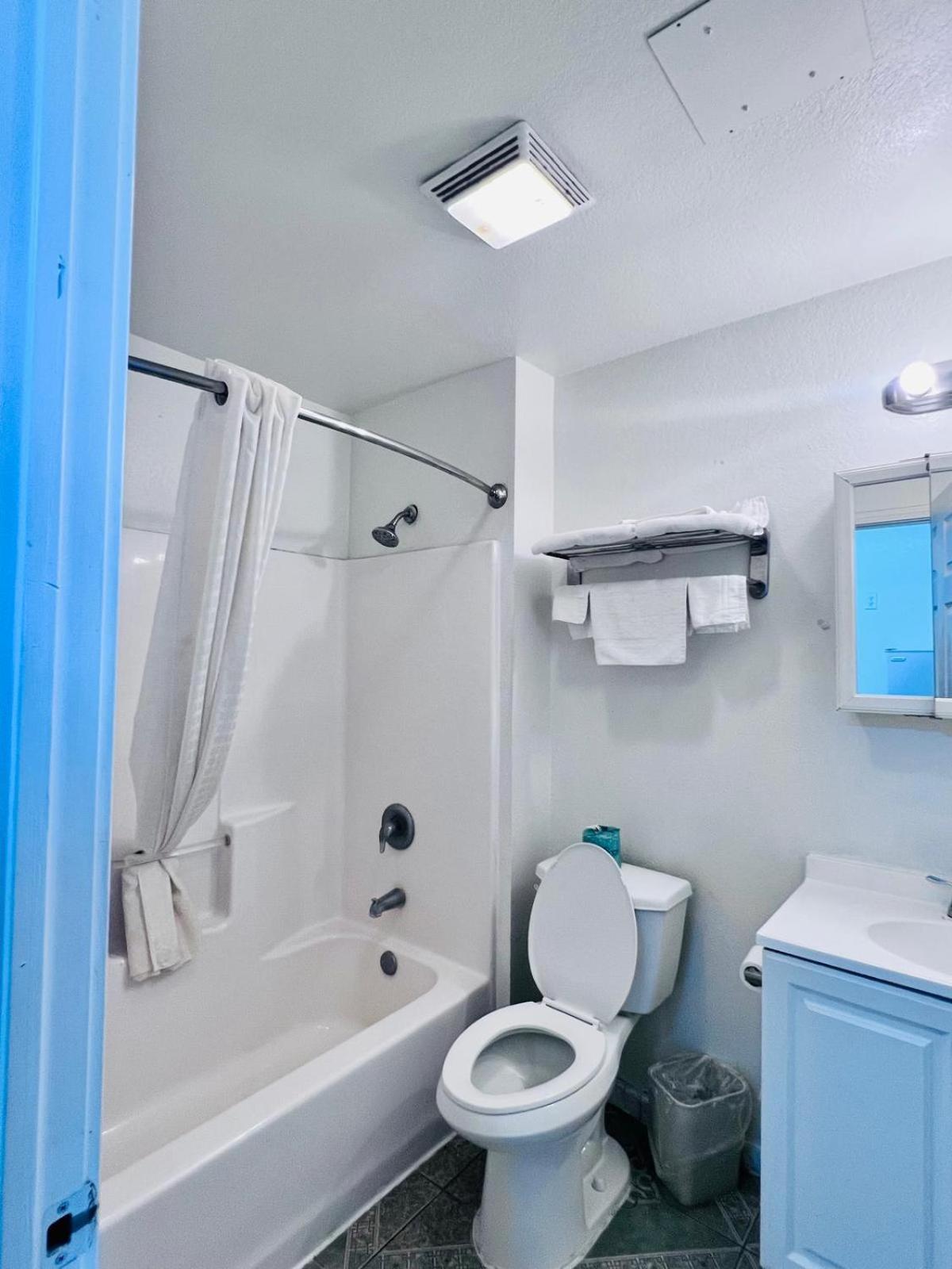 Oyo Garden Inn And Suites Pearsall I-35 East Экстерьер фото