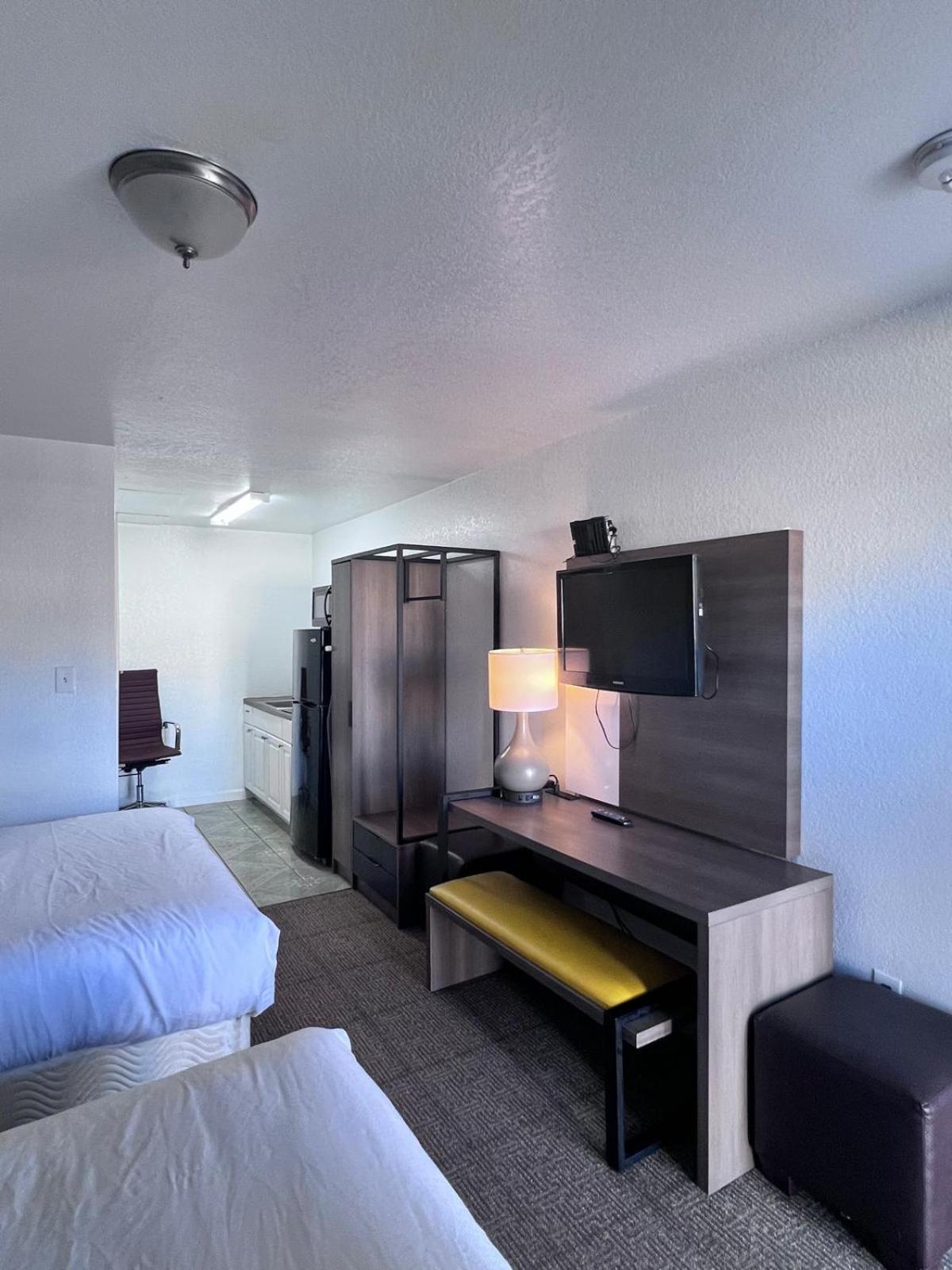 Oyo Garden Inn And Suites Pearsall I-35 East Экстерьер фото